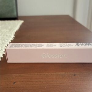 Glossier lidstar glistening eye glow NWT colour is Lily